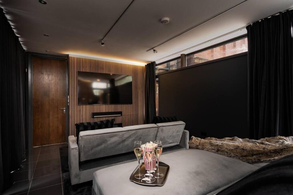 Luxury Water Tower I Roof Bar I Cinema Villa Cardiff Exterior photo